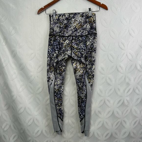 Lululemon Wunder Under Crop  Scallop Full-On Luxtreme 23"
Floral Size 6 - Picture 10 of 11